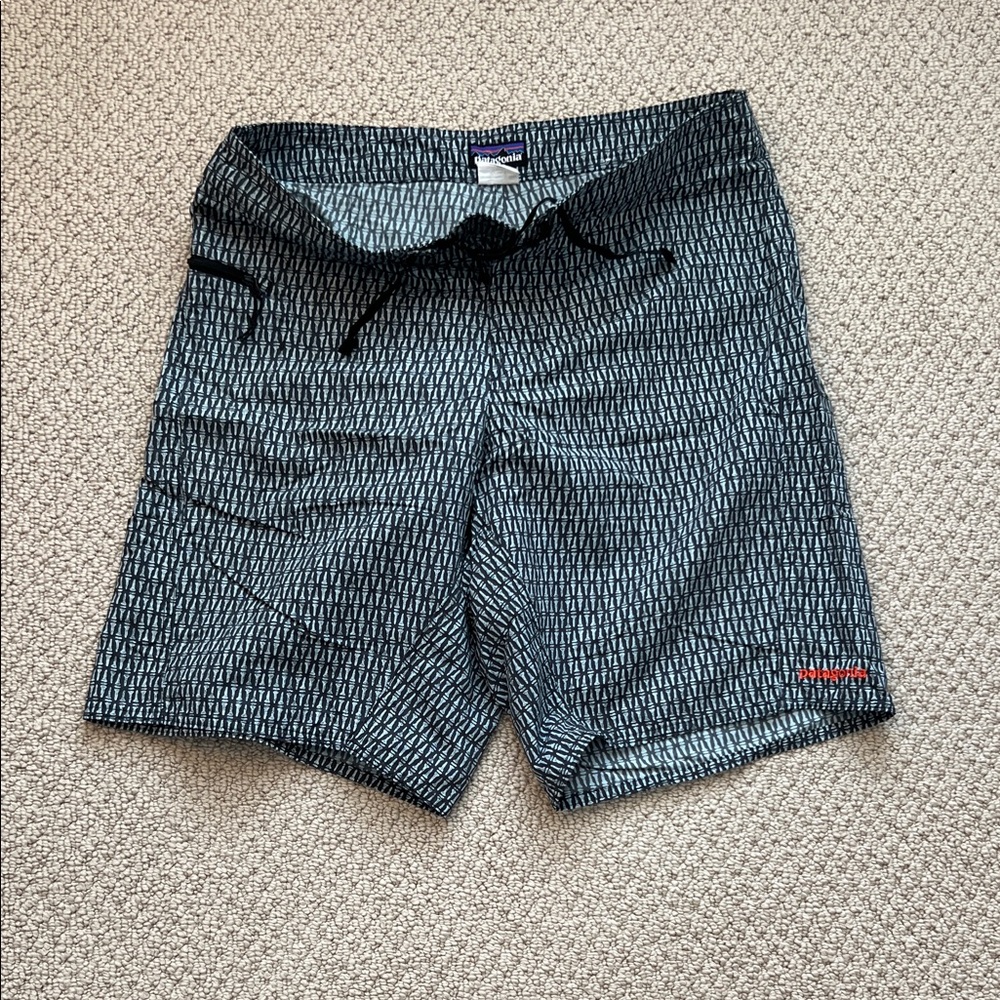 Patagonia Men's Black/Gray Patterned Swim Board Shorts - size 34